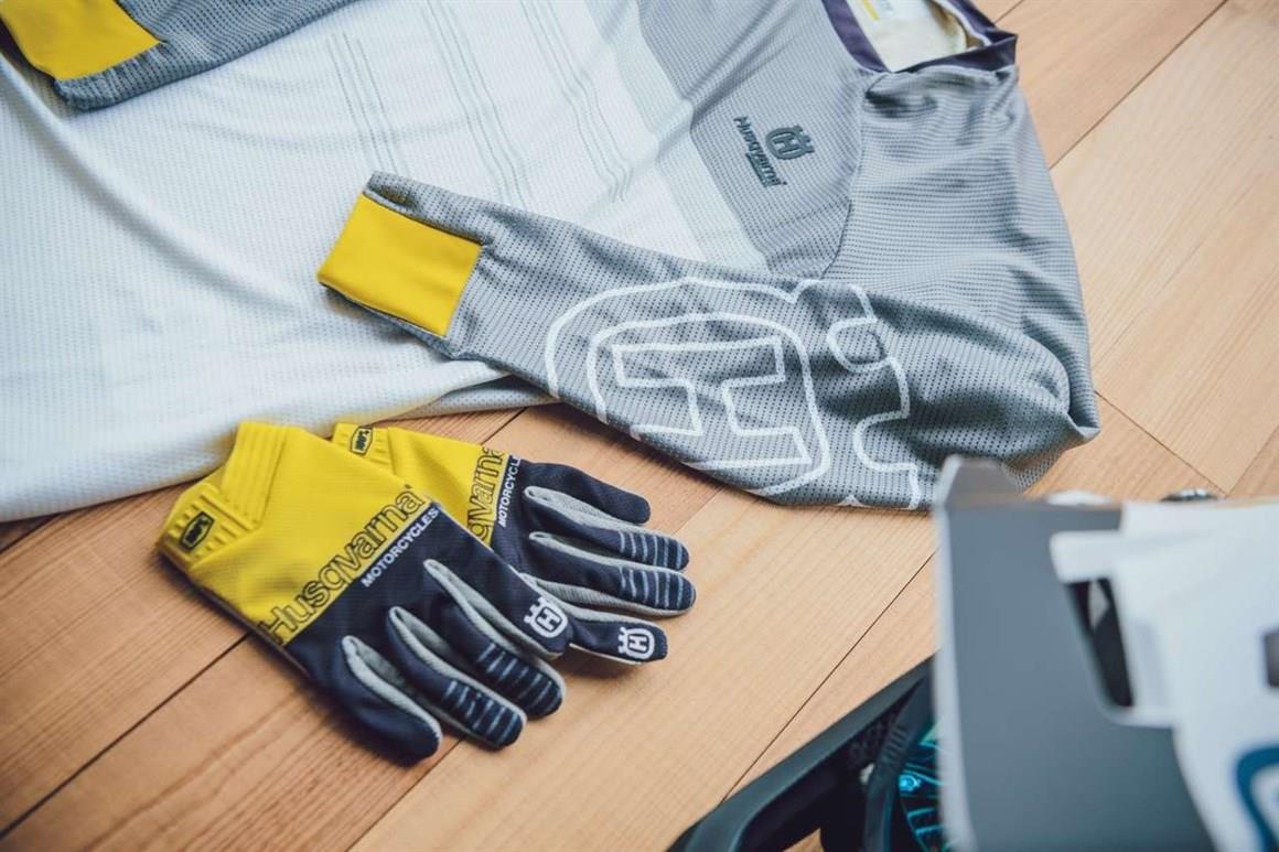 HUSQVARNA ITRACK RAILED ÇOCUK ELDİVEN