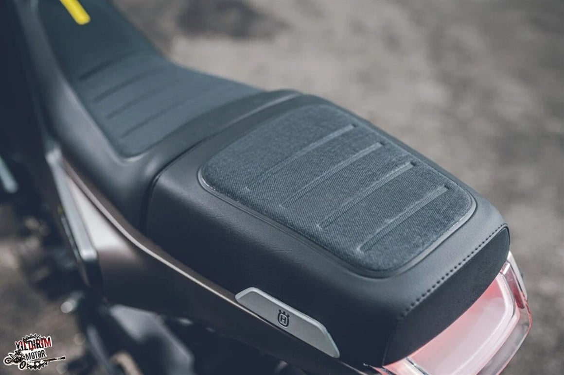 HUSQVARNA SVARTPLEN 250/401 ARKA KOLTUK 20-23