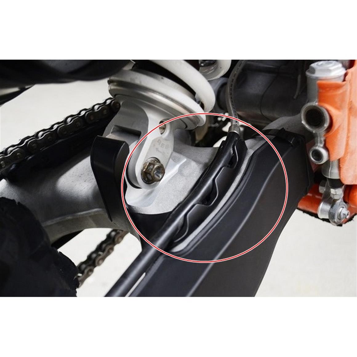 POLİSPORT EXC/EXC-F ARKA FREN KABLO TUTUCU 08-23