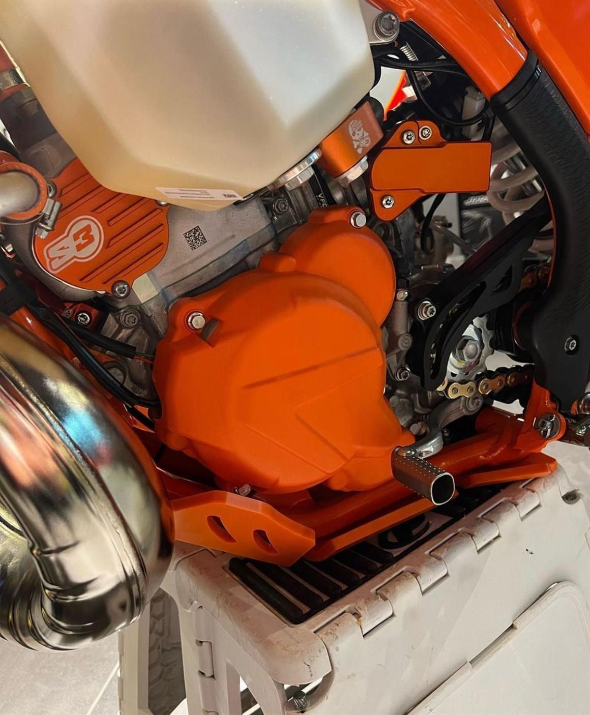 POLİSPORT KTM EXC 250/300 DEBRİYAJ STATÖR D.DAİM KORUMA SETİ  TURUNCU 17-22