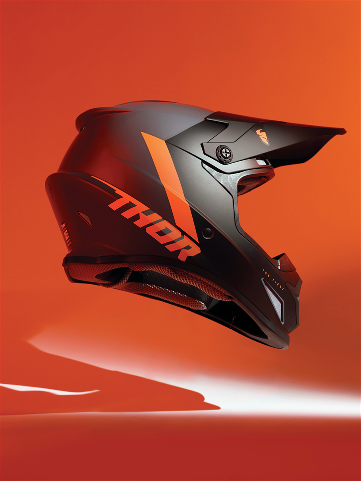 THOR SECTOR CHEV TURUNCU SİYAH KASK 