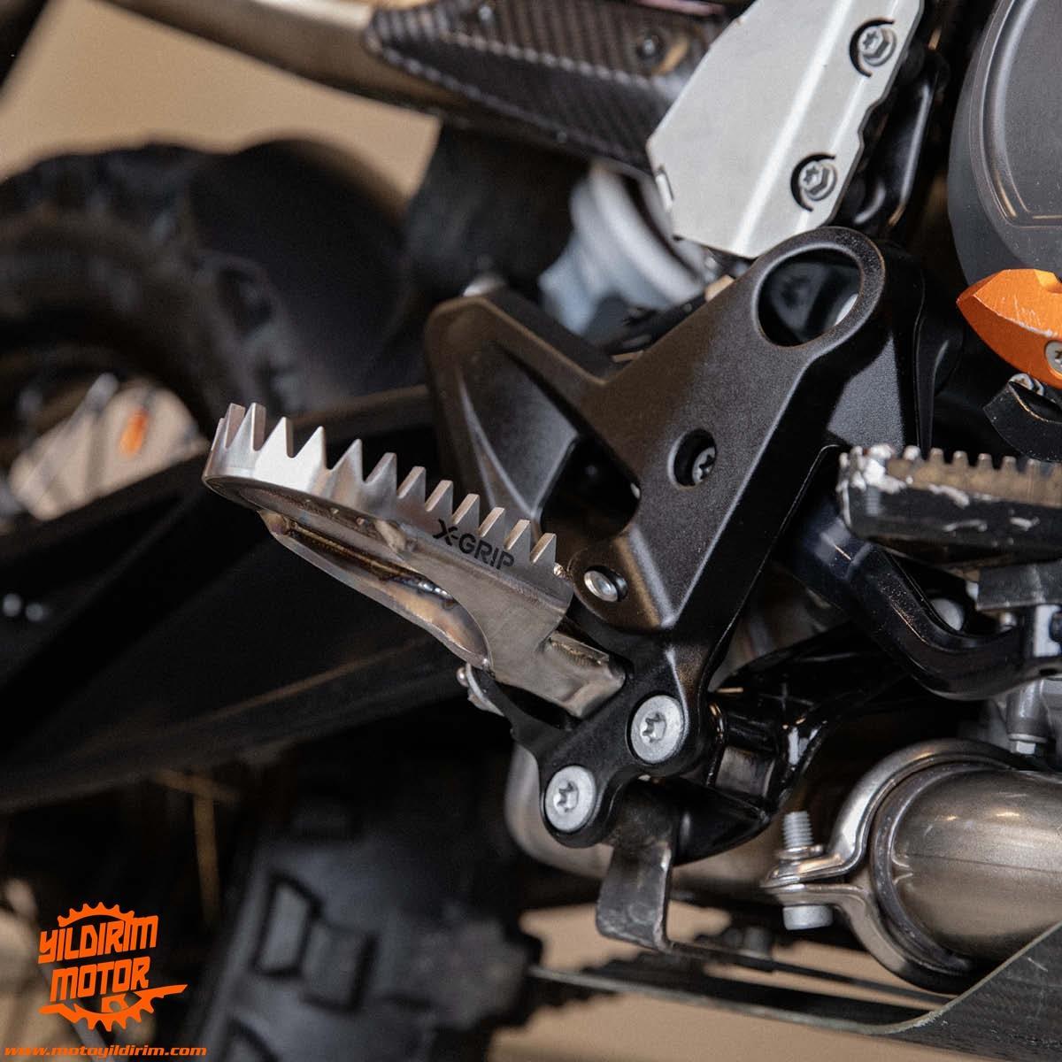 X-GRİP KTM ADVENTURE 790/890 TİTANYUM BASAK SETİ 16-25